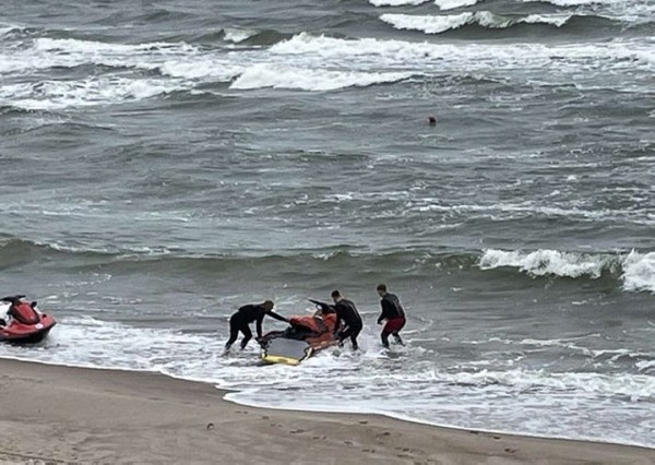 «Не обращают внимания на знаки „Купаться запрещено“». В Клайпеде из-за отбойного течения чуть не утонули белорусы «Не обращают внимания на знаки „Купаться запрещено“». В Клайпеде из-за отбойного течения чуть не утонули белорусы