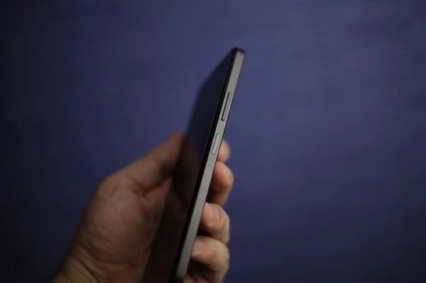 Первый российский смартфон «Р-ФОН»: появились фото и характеристики гаджета