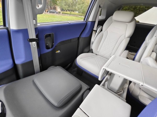 В продаже появилась машина специально для молодых мам. Вот сколько она стоит