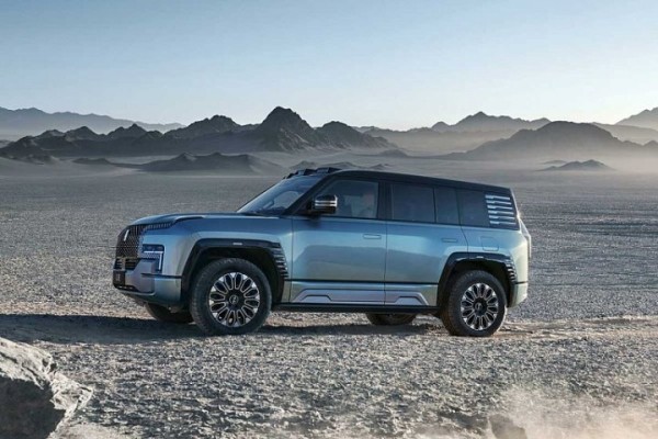 В Китае создали автомобиль-амфибию – гребет колесами прямо по воде