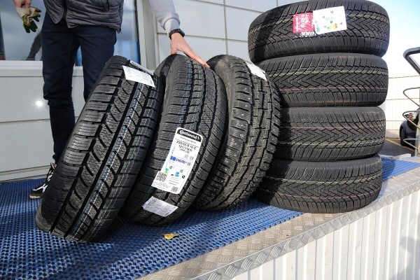 «От 50 долларов за комплект». Изучили шинный рынок в Польше и Литве