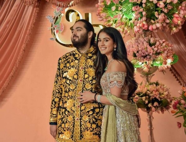 «Свадьба века»: бракосочетание сына обошлось богатейшему человеку Индии в $600 млн «Свадьба века»: бракосочетание сына обошлось богатейшему человеку Индии в $600 млн