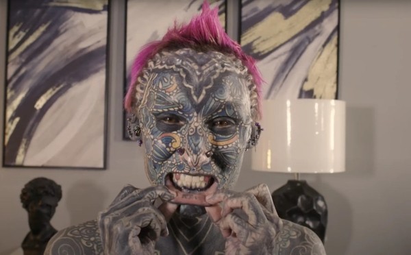 Девушка покрыла татуировками 99,8% тела и стала мировой рекордсменкой Девушка покрыла татуировками 99,8% тела и стала мировой рекордсменкой